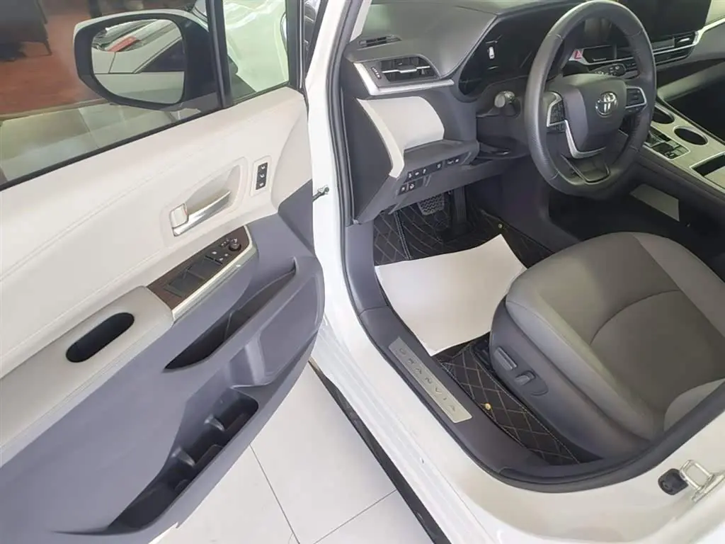 Toyota Granvia 2023 — Photo 16/20