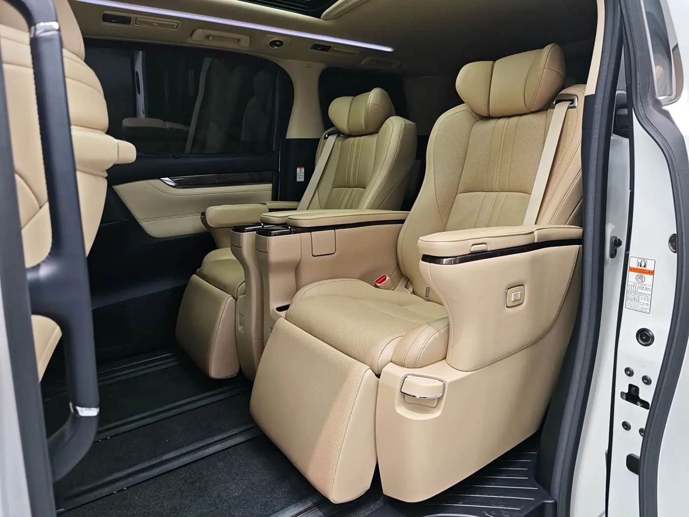 Toyota Alphard 2021 — Şəkil 6/15