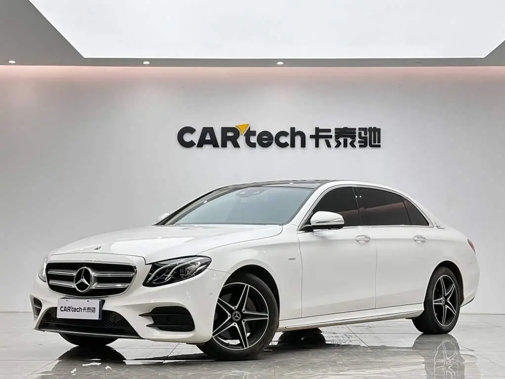 Mercedes-Benz E-Class 2020 — Photo 1/16