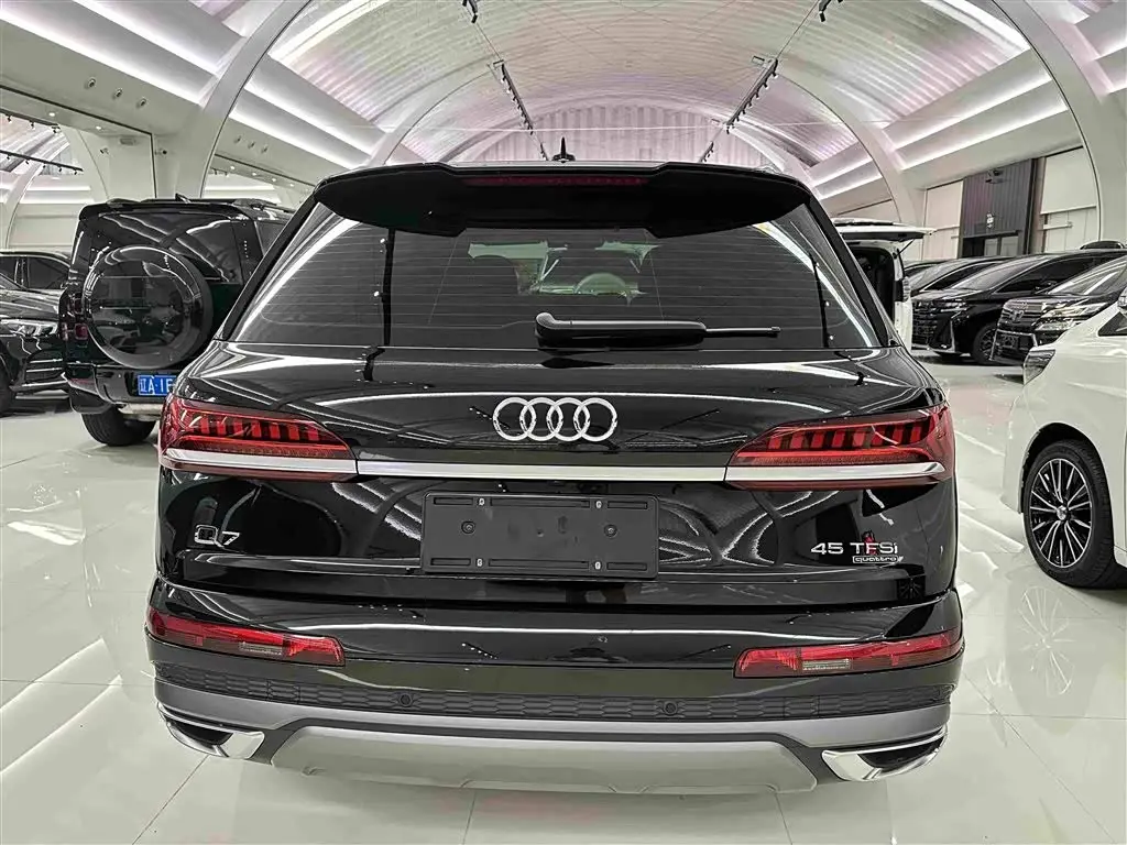 Audi Q7 2023 — Фото 17/17