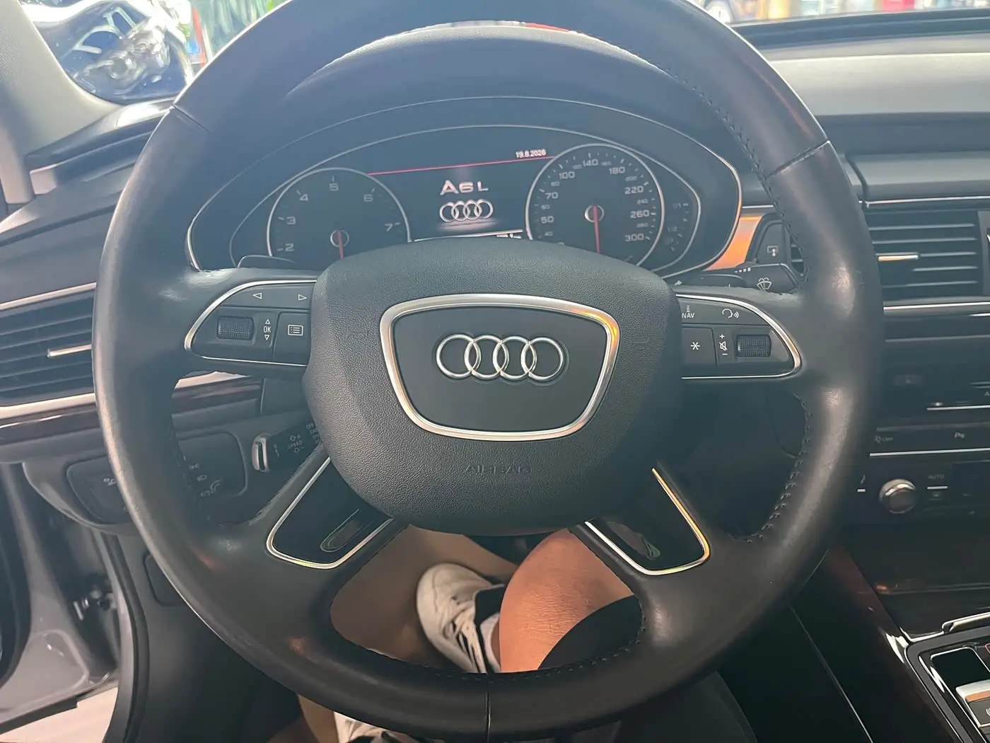 Audi A6L 2017 — Photo 8/16