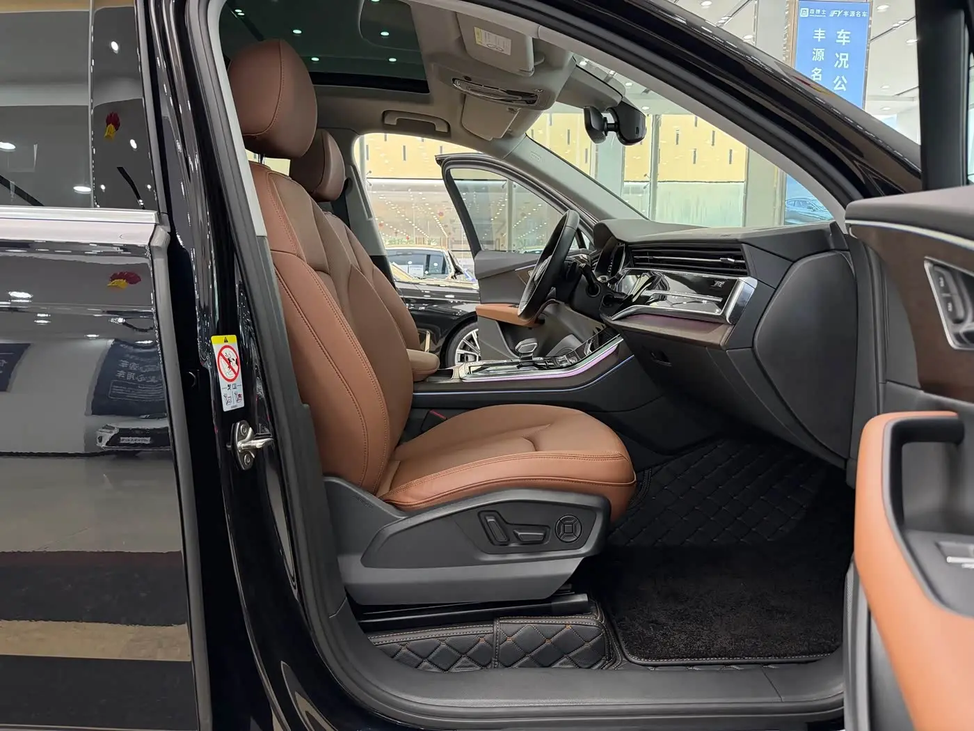 Audi Q7 2021 — Photo 6/20