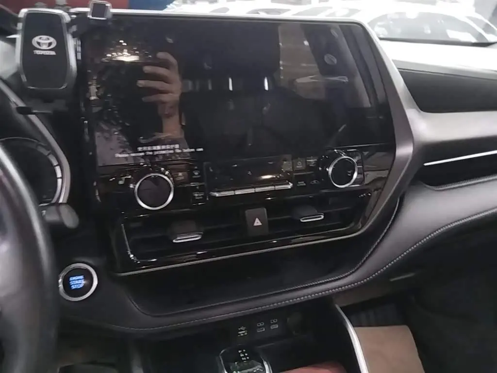 Toyota Highlander 2023 — Şəkil 13/20
