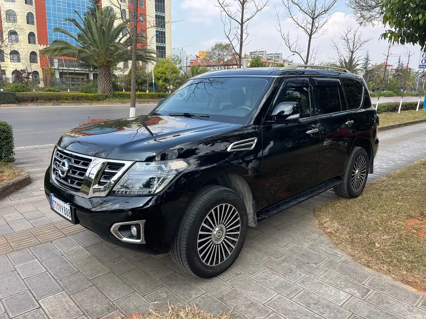 Nissan Patrol 2020 — Photo 1/9