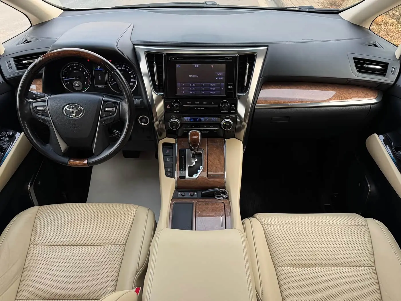 Toyota Alphard 2017 — Photo 12/13
