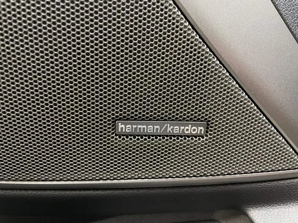 BMW 3 Series 2024 — Photo 8/20