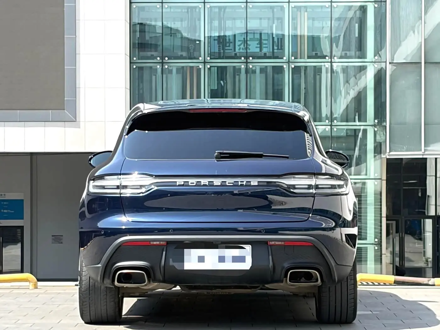 Porsche Macan 2022 — ფოტო 13/15