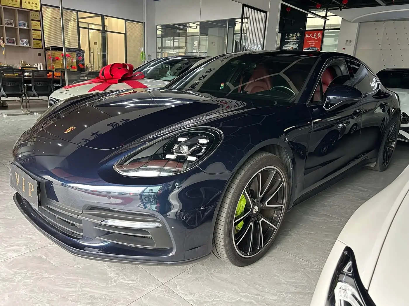 Porsche Panamera 2019 — Фото 1/6