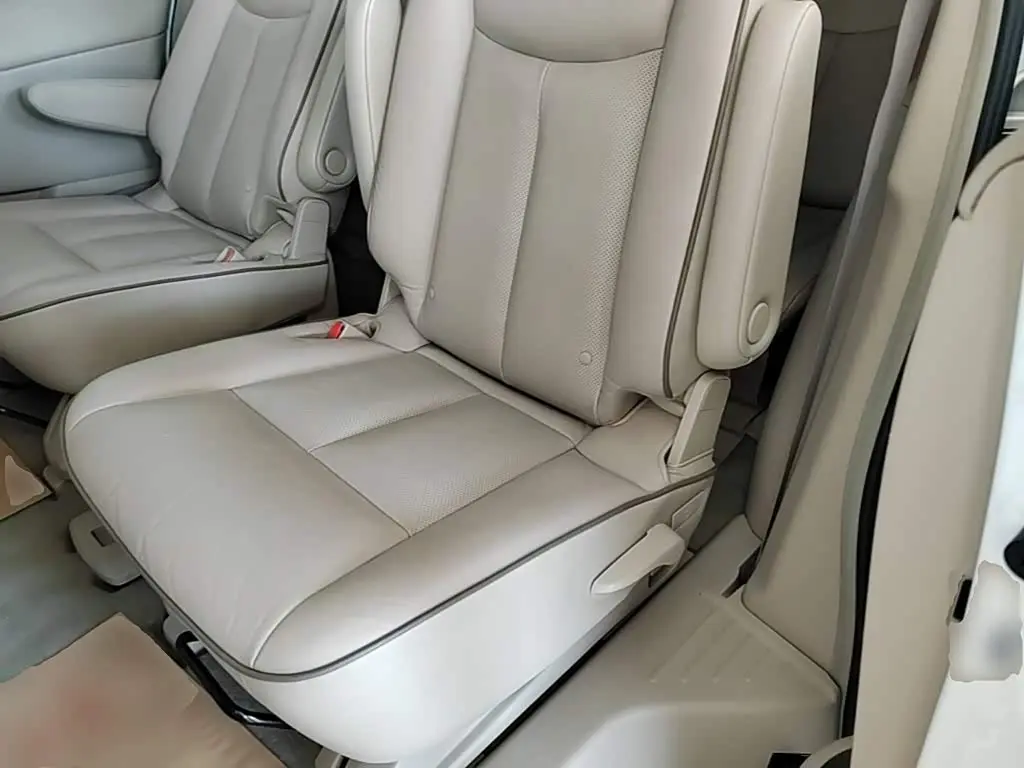 Nissan Quest 2017 — Фото 17/20