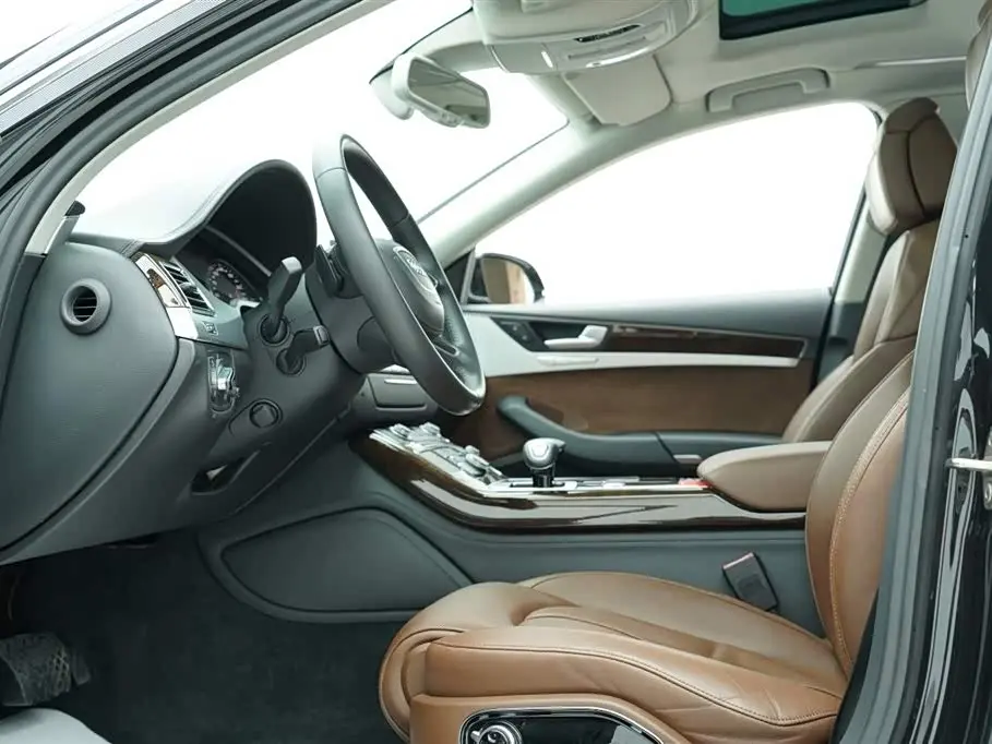 Audi A8 2014 — Photo 11/20