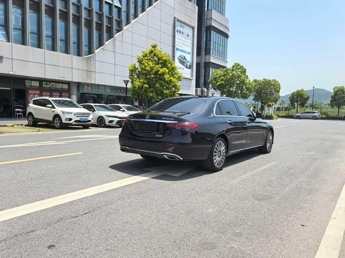 Mercedes-Benz E-Class 2023 — Фото 5/17