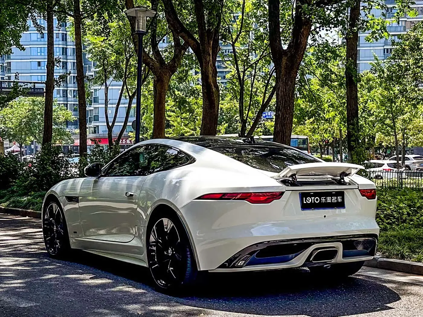 Jaguar F-TYPE 2025 — Photo 4/15