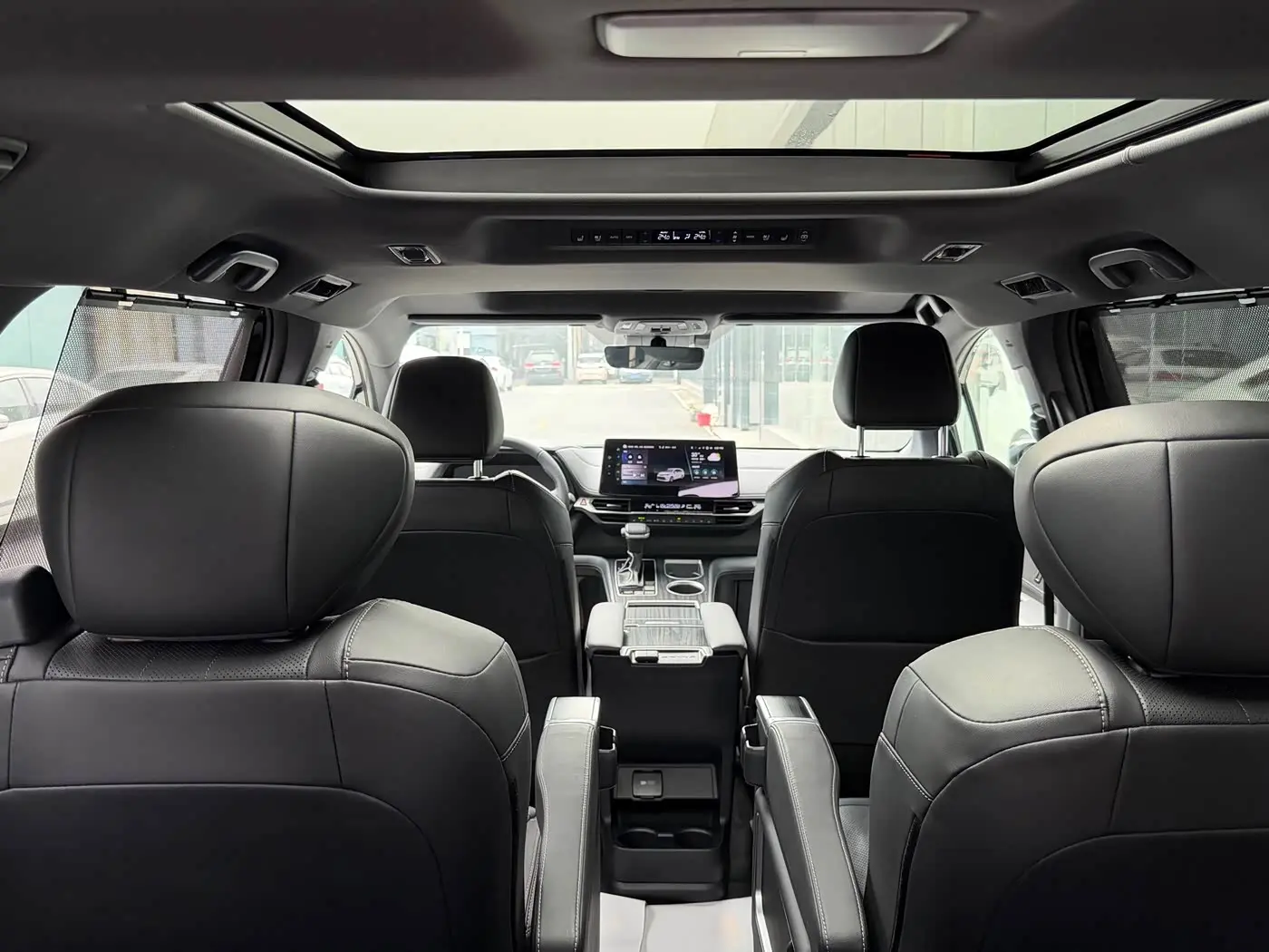 Toyota Sienna 2024 — Şəkil 6/19