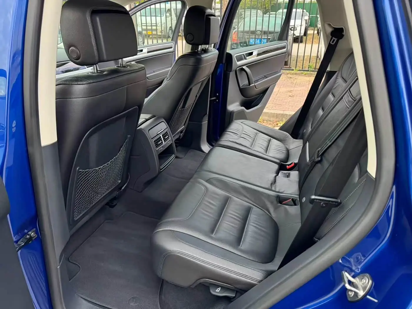 Volkswagen Touareg 2017 — ფოტო 8/20