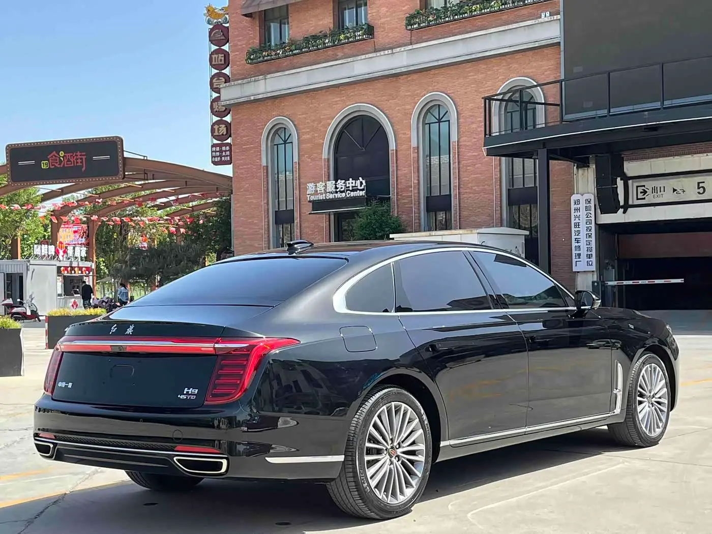 Hongqi H9 2021 — ფოტო 17/19