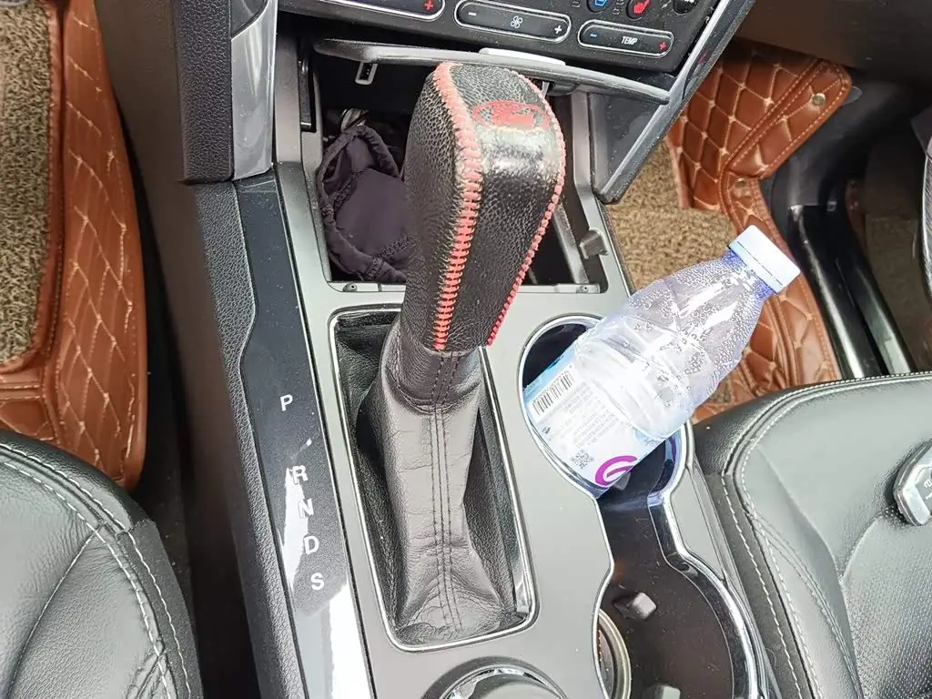Ford Explorer 2017 — Photo 15/20