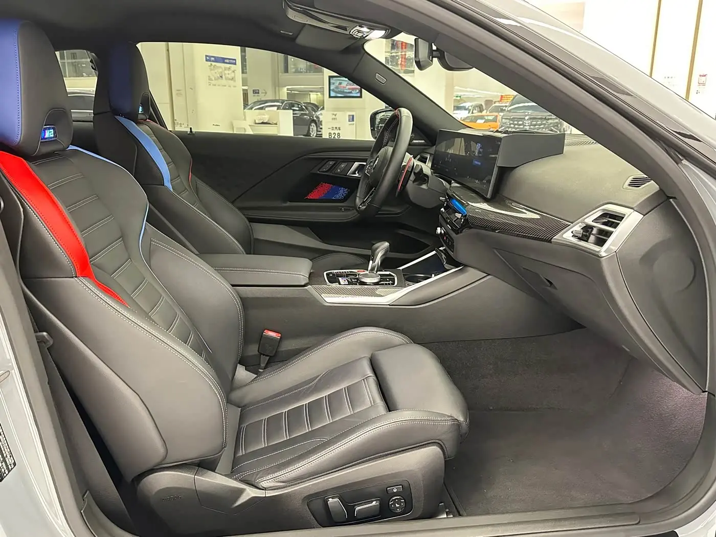 BMW M2 2025 — Photo 12/20