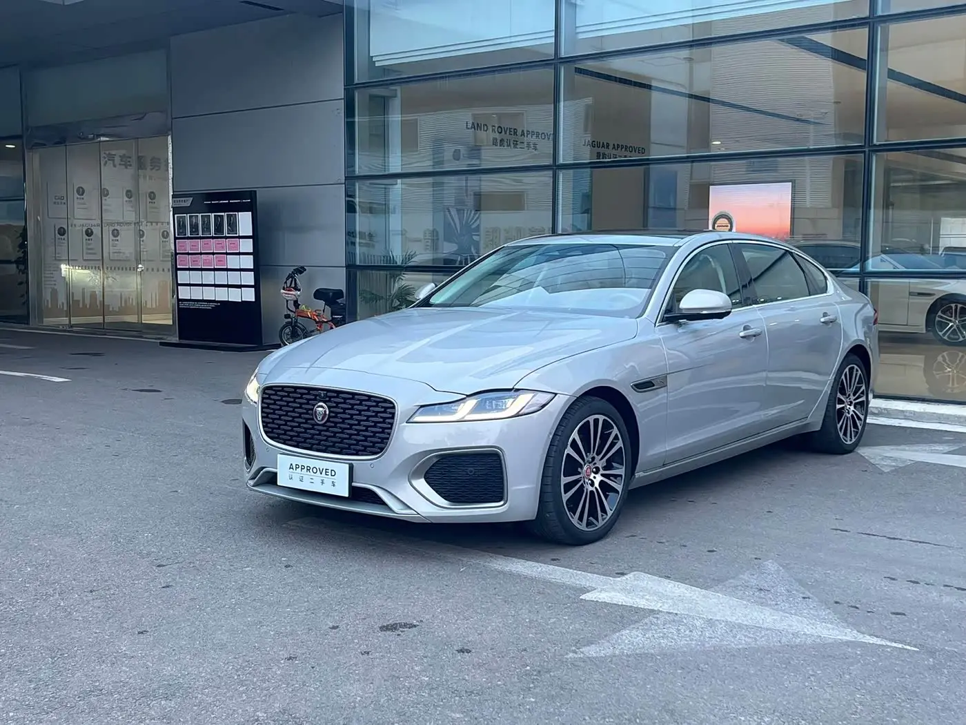 Jaguar XFL 2025 — Photo 1/12