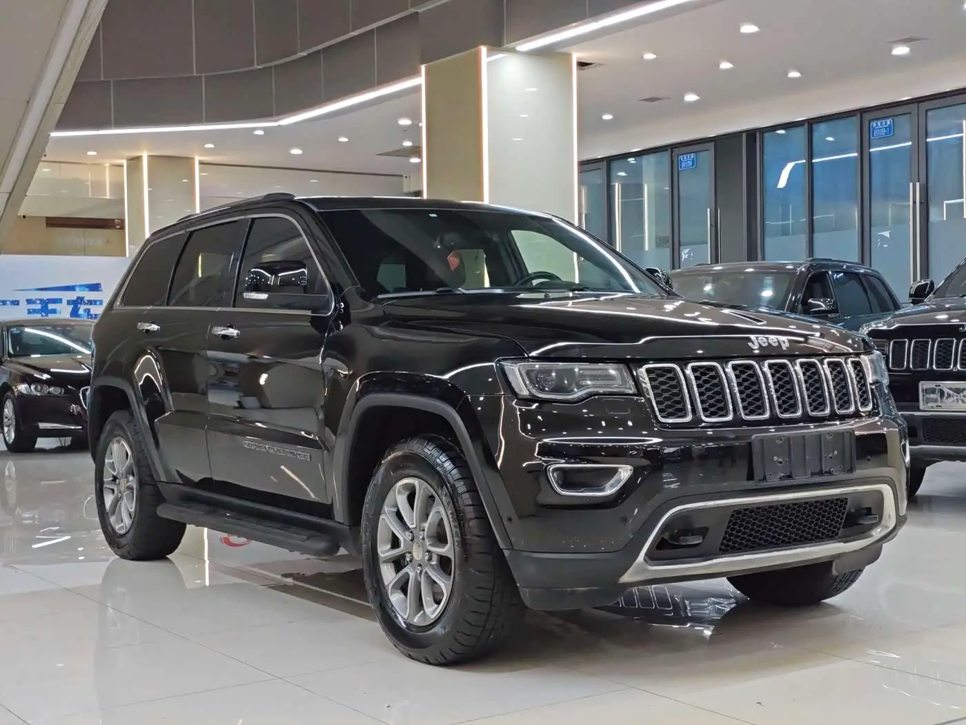Jeep Grand Cherokee 2021 — Photo 3/20