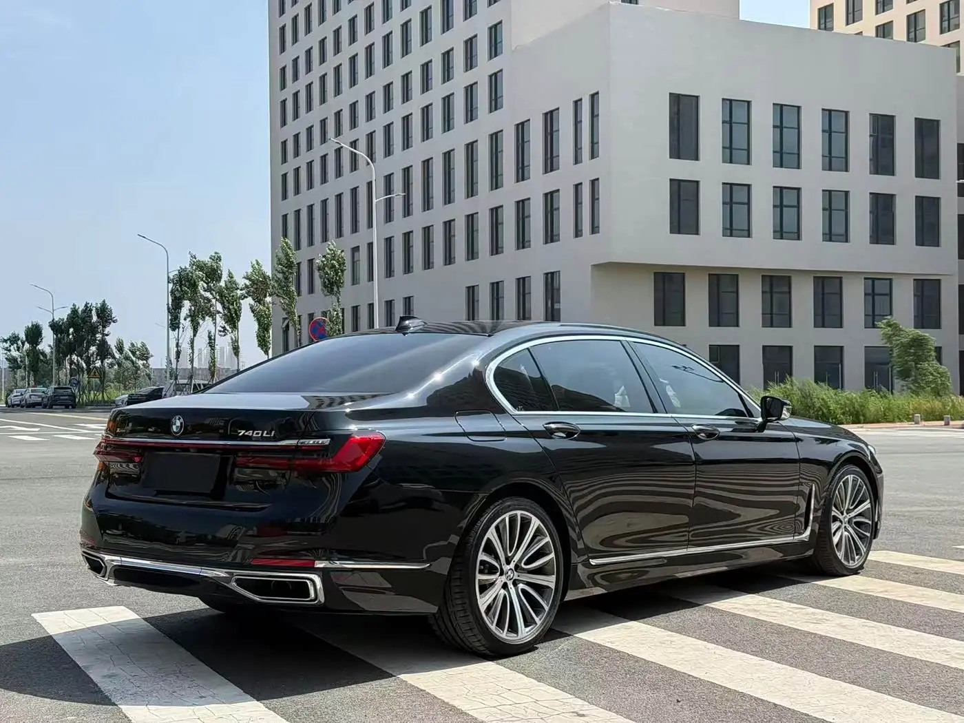 BMW 7 Series 2021 — Photo 4/11