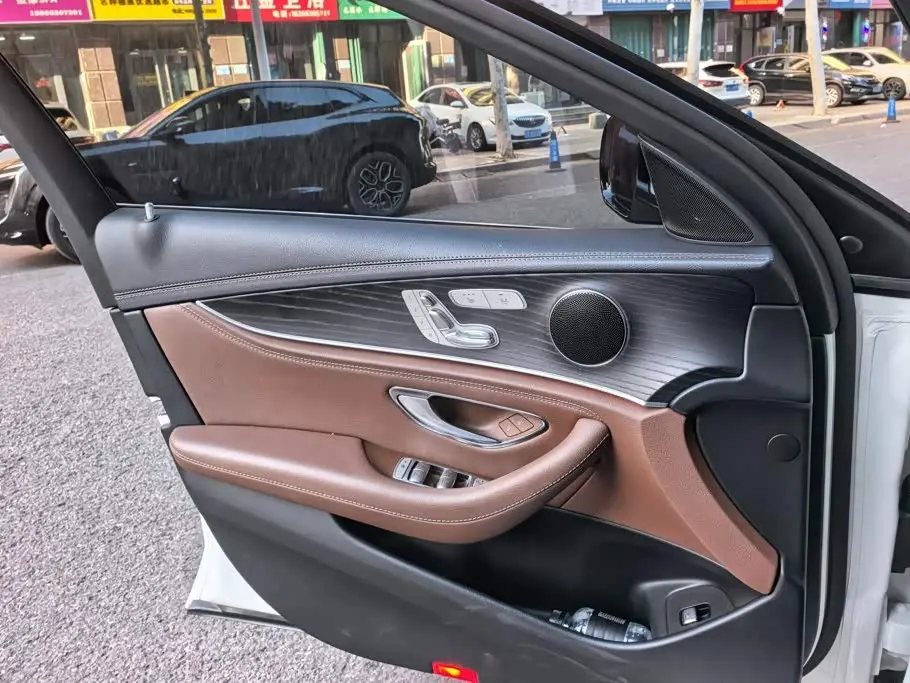 Mercedes-Benz E-Class 2022 — Фото 7/16