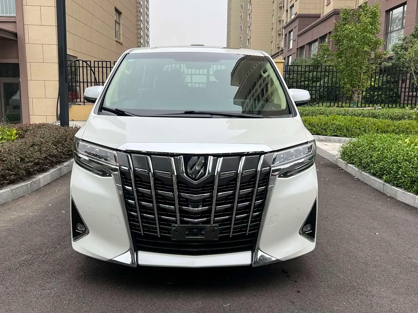 Toyota Alphard 2018 — Фото 2/7