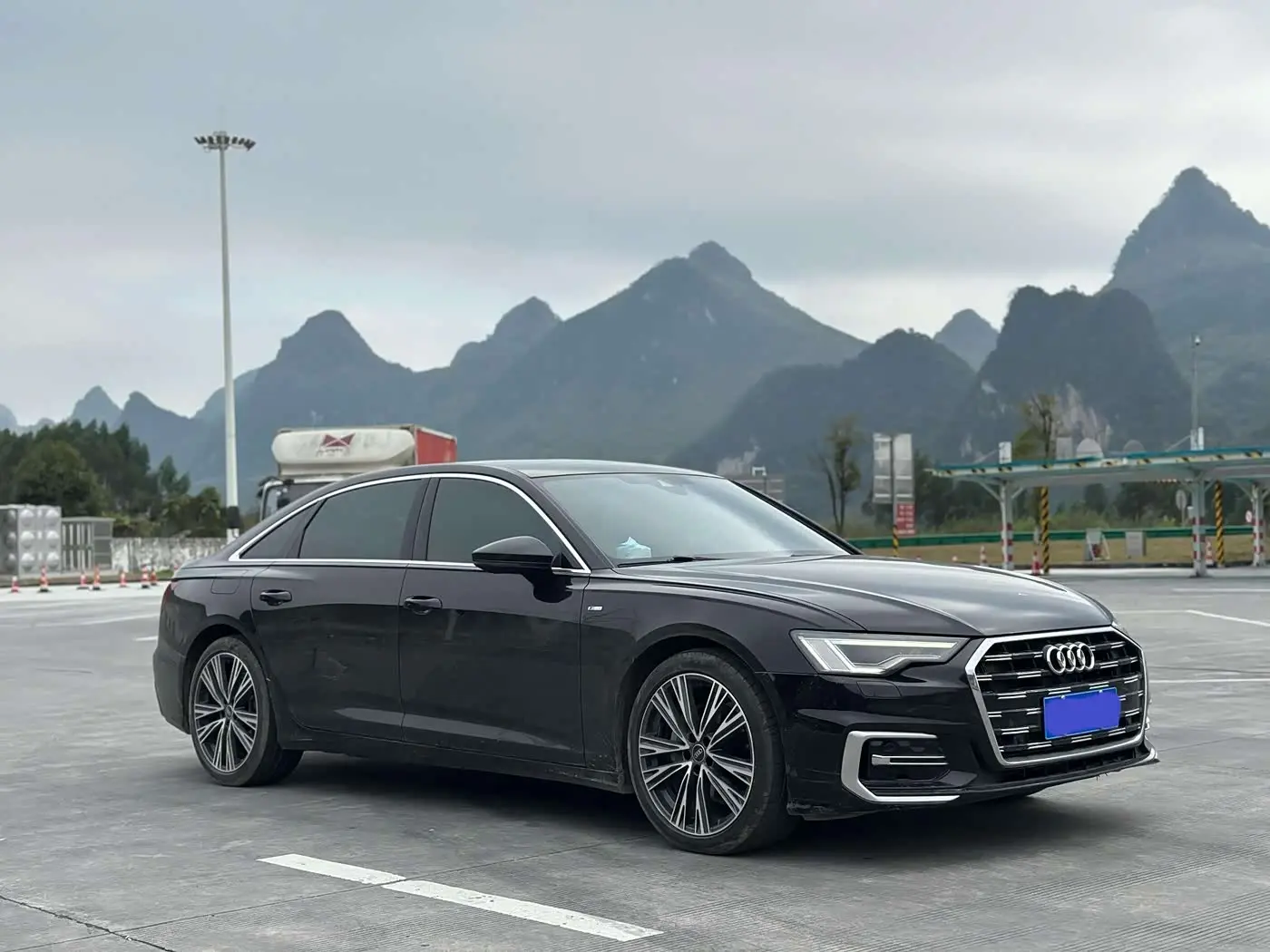 Audi A6L 2022 — Photo 2/9