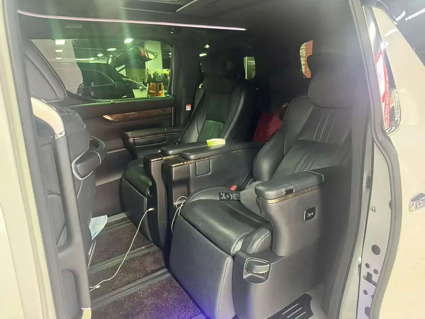 Toyota Alphard 2023 — Фото 4/6