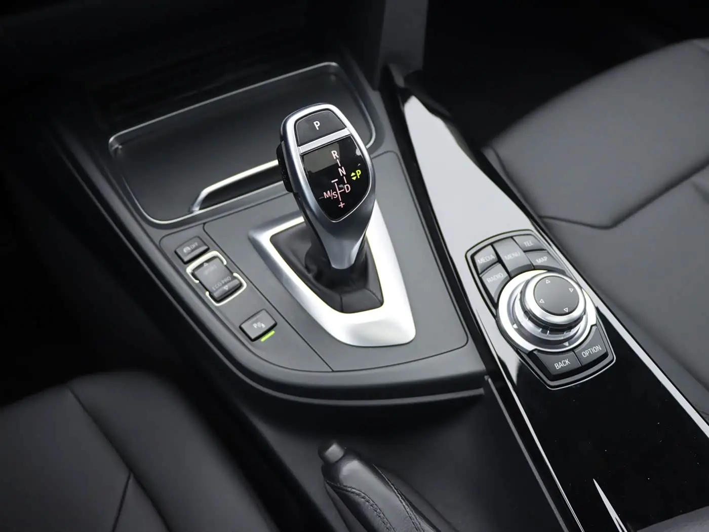 BMW 3 Series 2017 — Фото 18/20