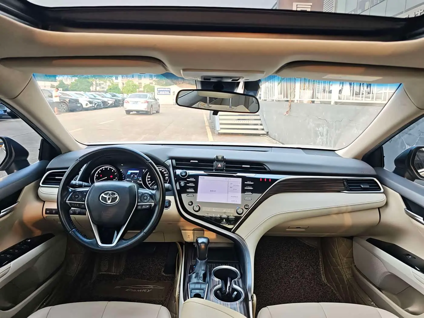 Toyota Camry 2018 — Фото 9/18