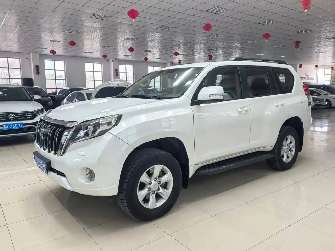 Toyota Prado 2012 — Photo 1/16