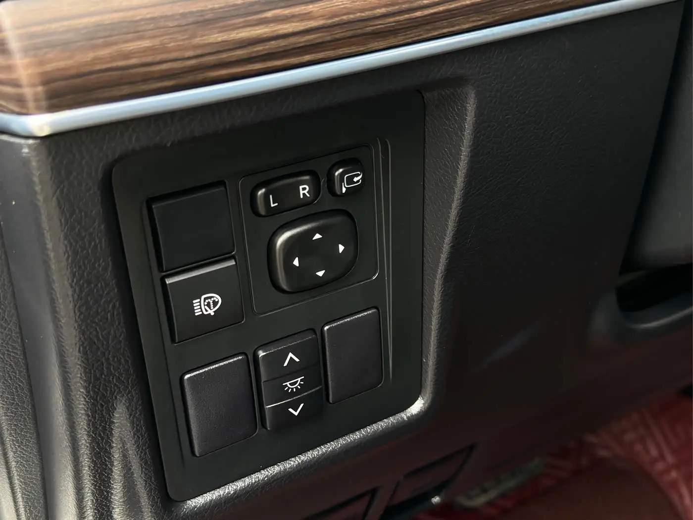 Toyota Prado 2018 — ფოტო 17/18