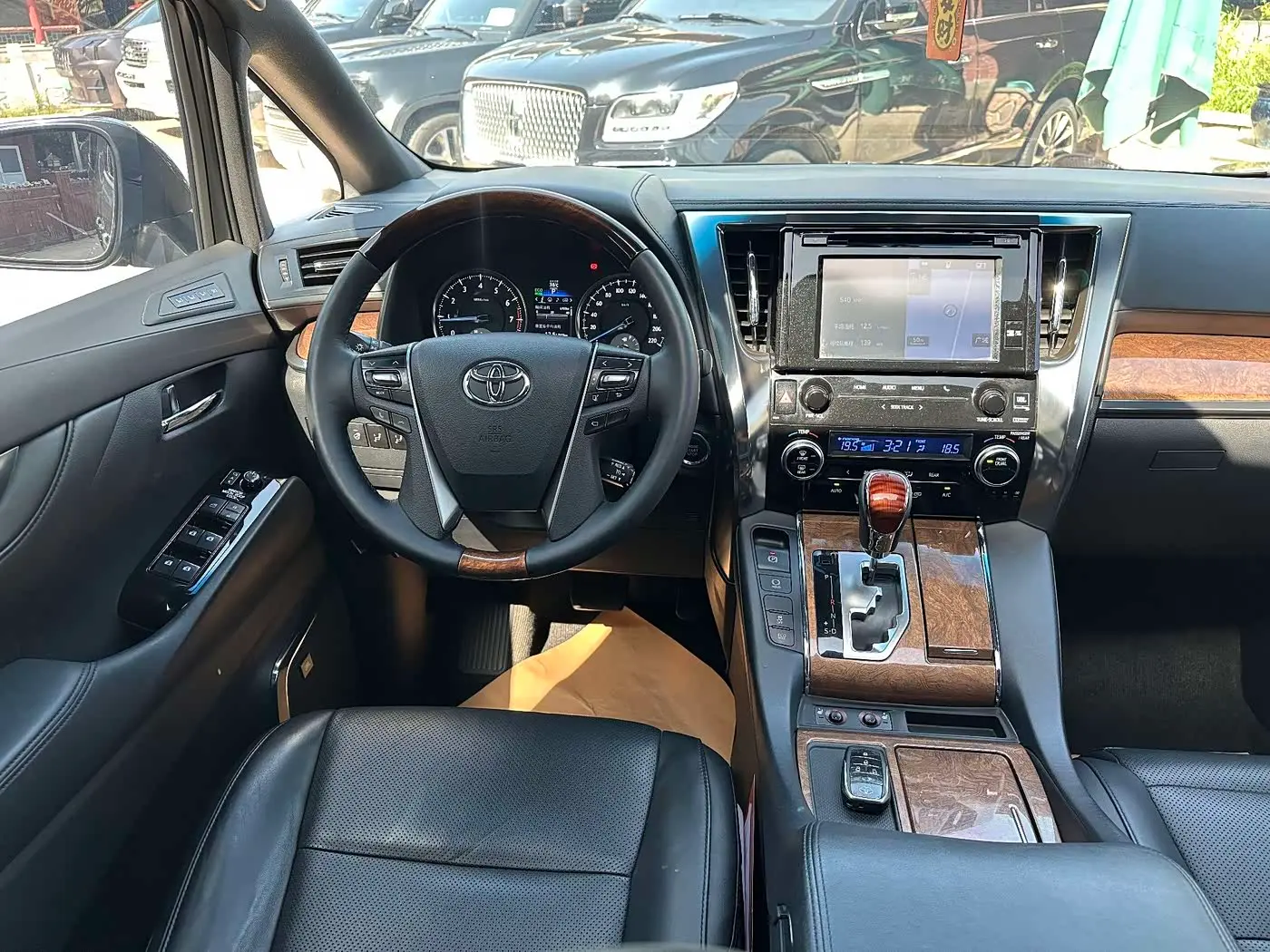 Toyota Alphard 2017 — Şəkil 17/20