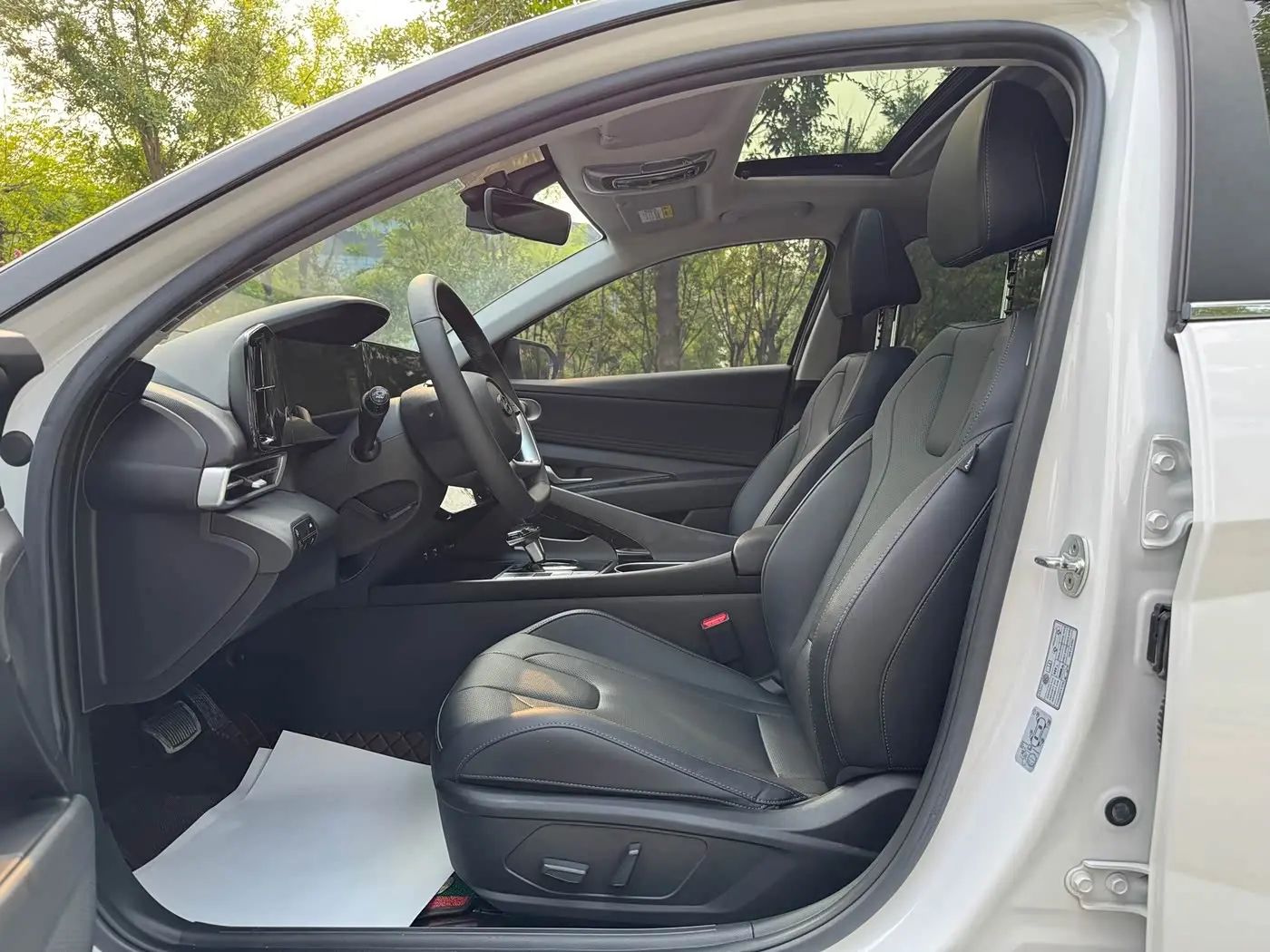 Hyundai Elantra 2022 — Фото 10/20