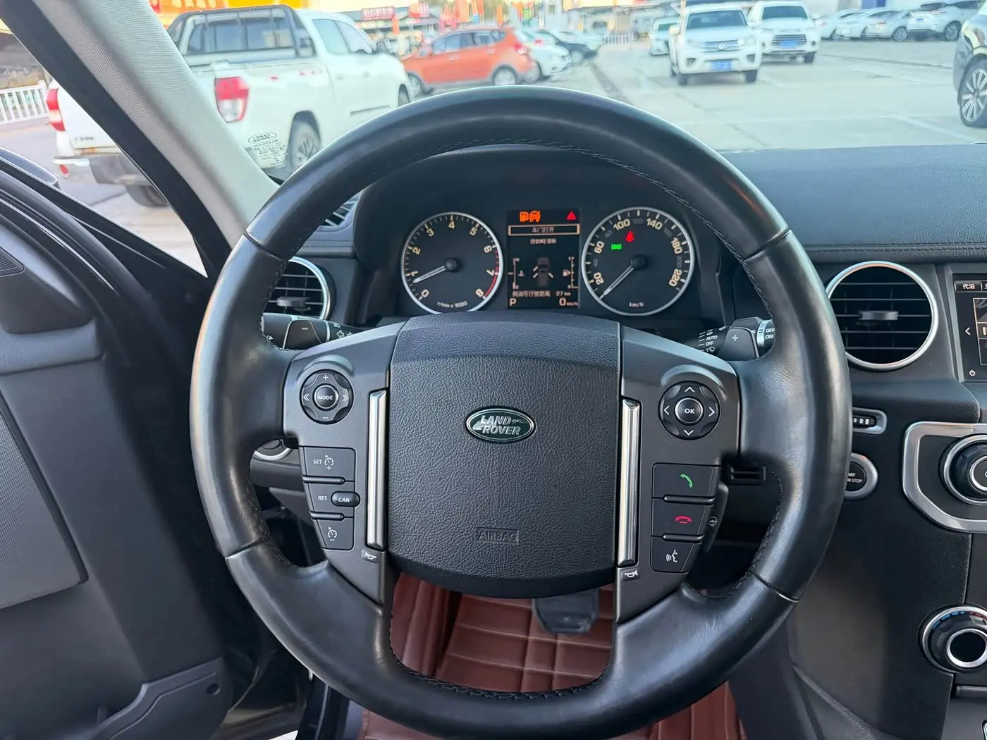 Land Rover Discovery 2015 — Фото 14/15