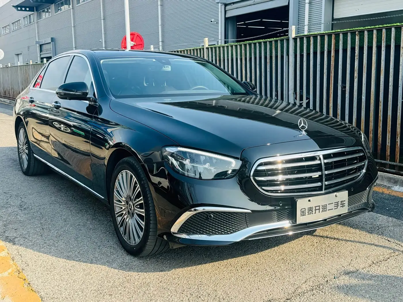 Mercedes-Benz E-Class 2022 — Photo 3/20