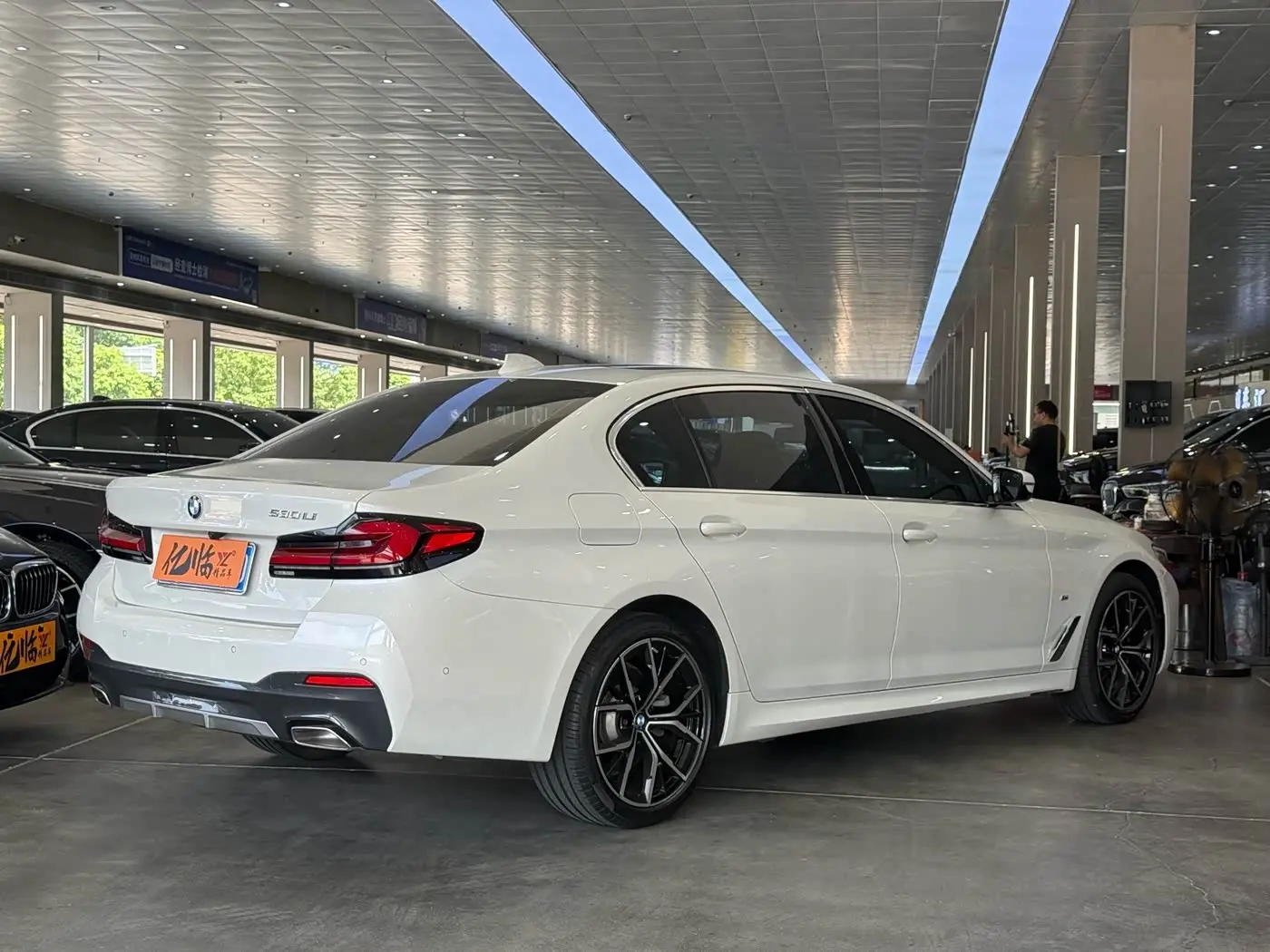 BMW 5 Series 2021 — Şəkil 17/18