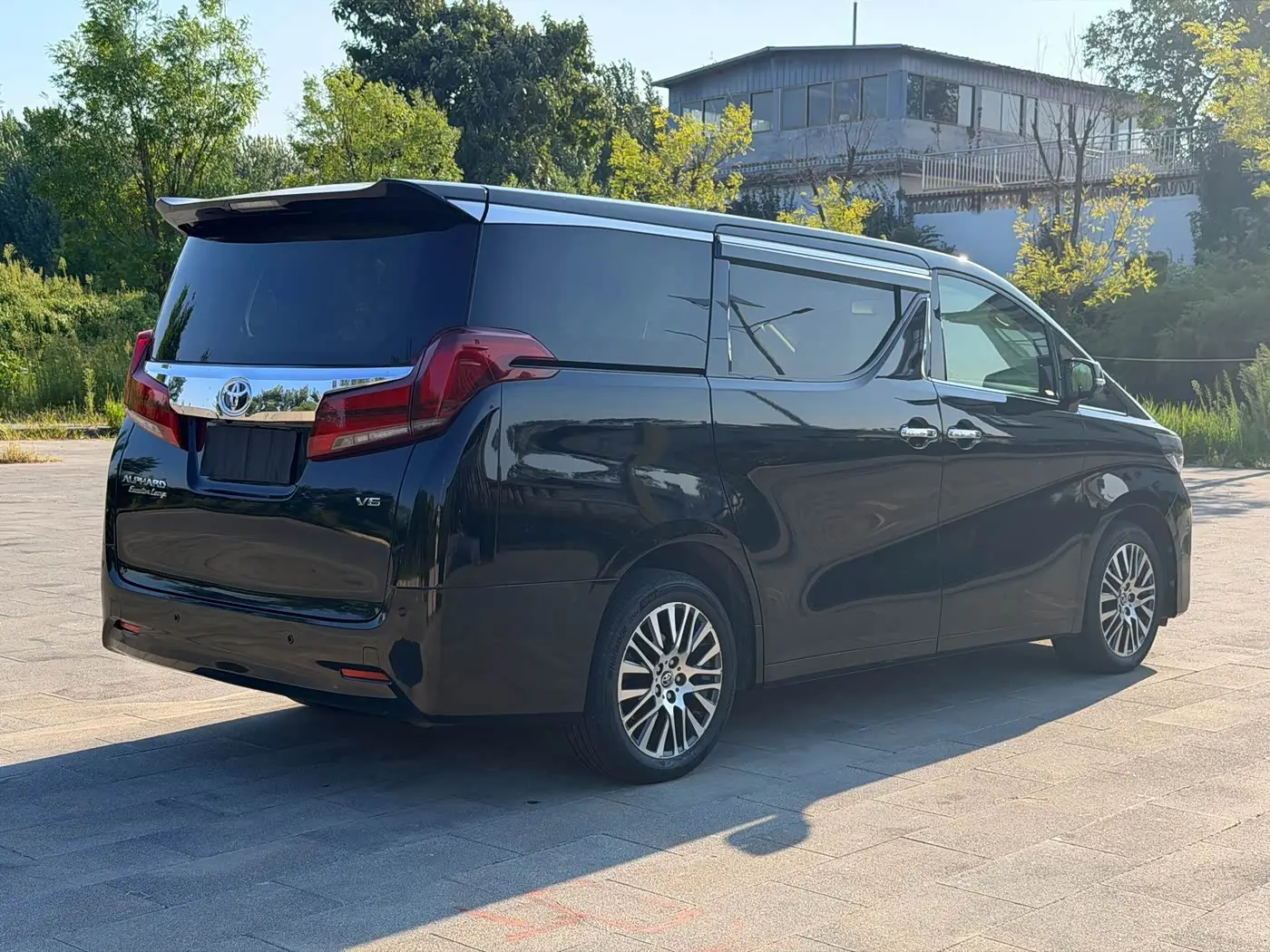 Toyota Alphard 2015 — Photo 4/15