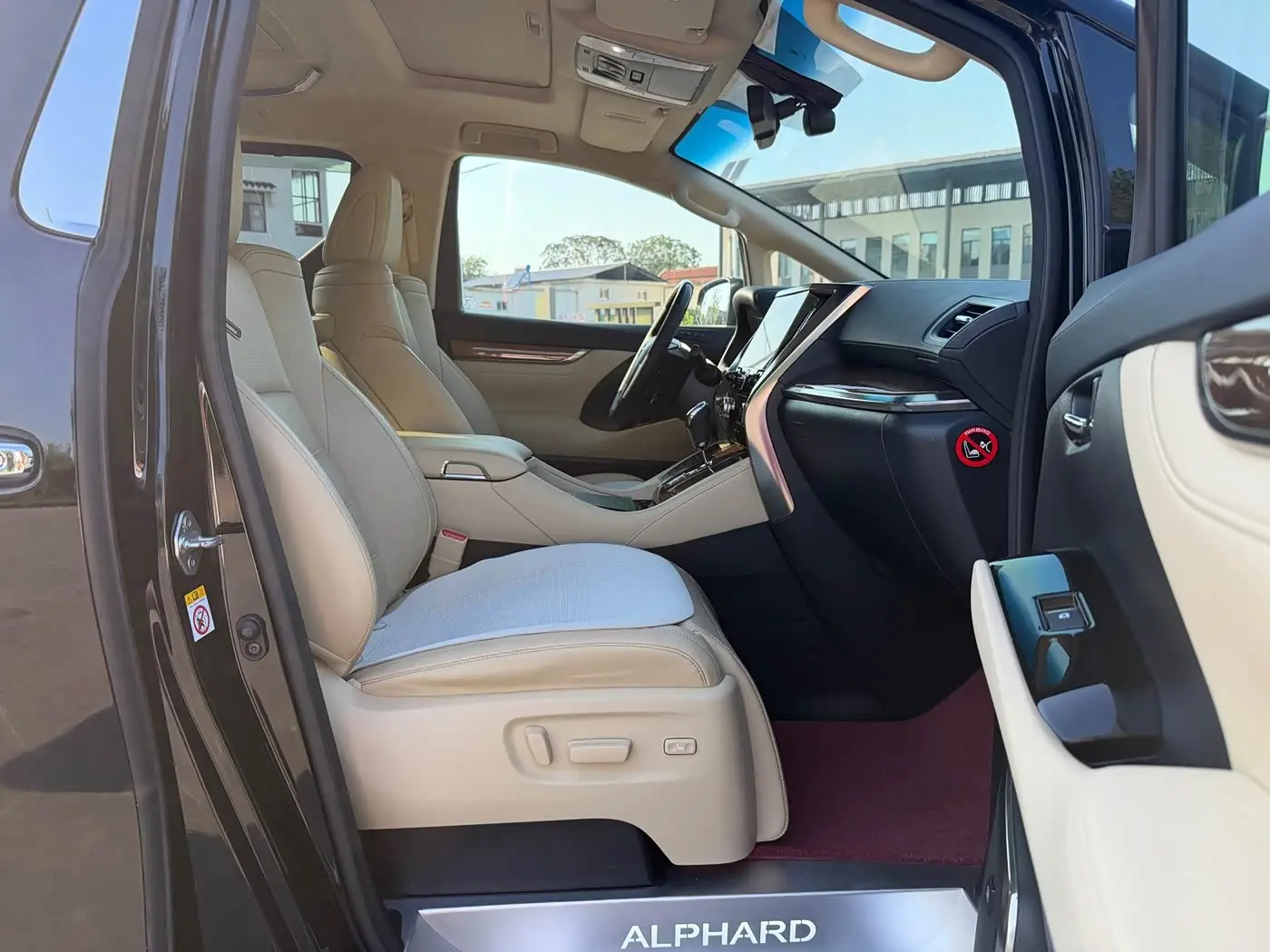 Toyota Alphard 2015 — Photo 14/15