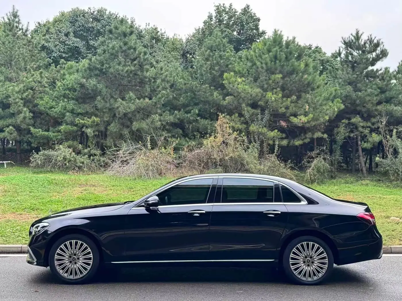 Mercedes-Benz E-Class 2023 — Photo 3/11