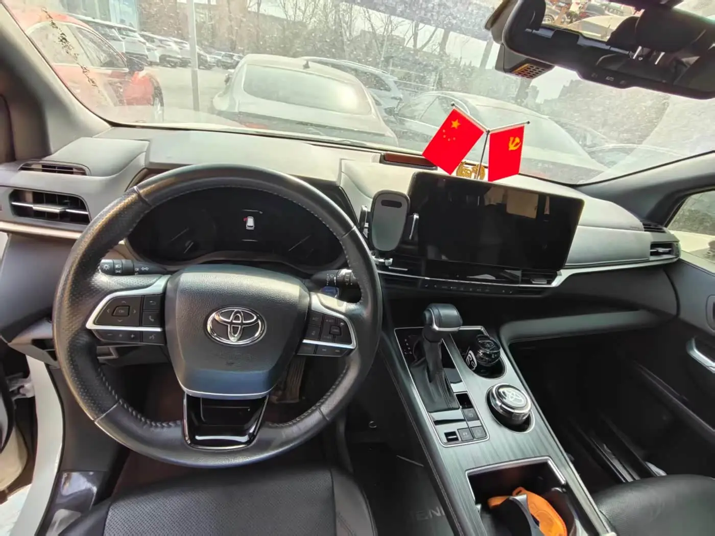 Toyota Sienna 2023 — Photo 3/15