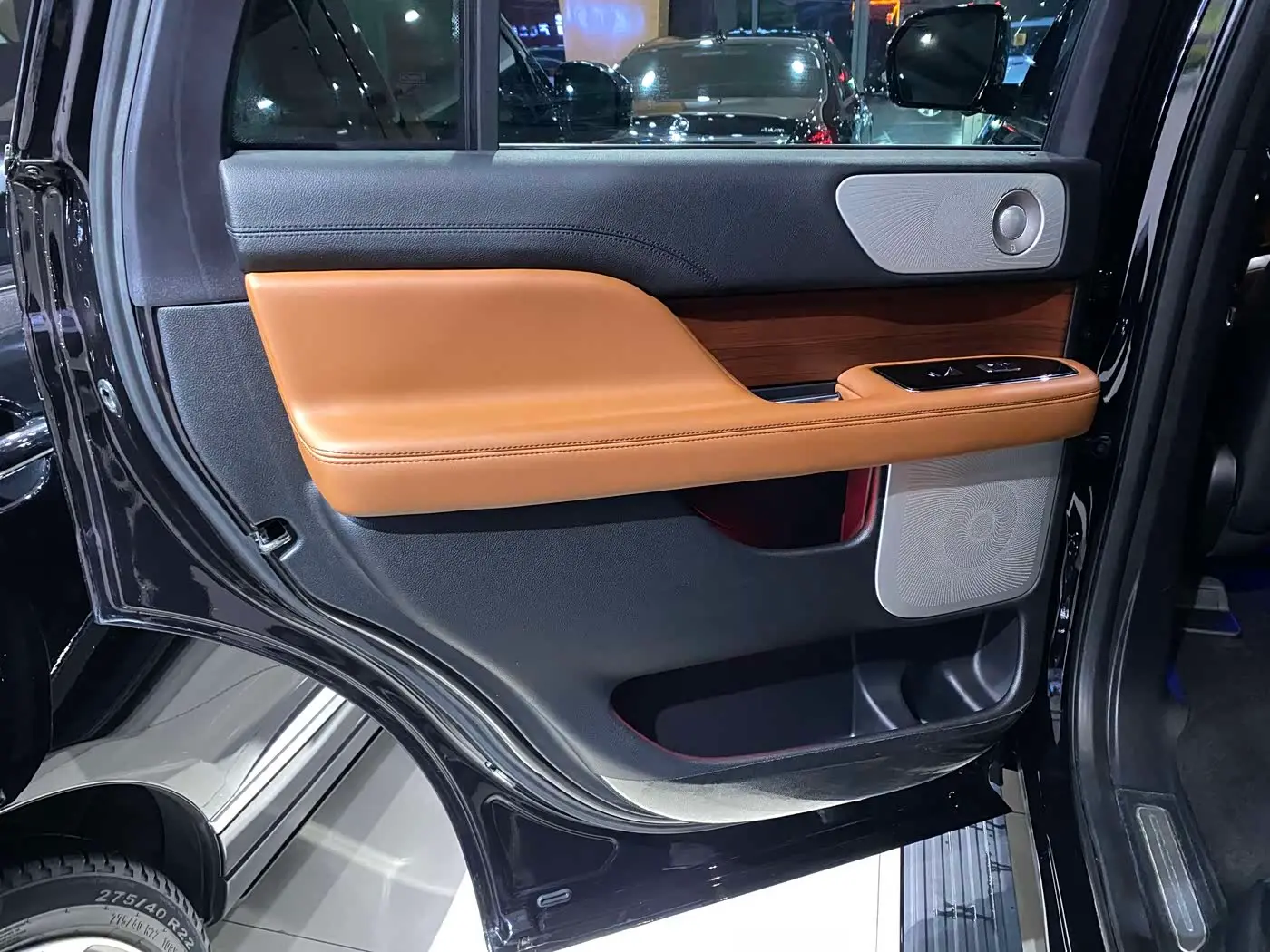 Lincoln Navigator 2022 — Şəkil 8/17
