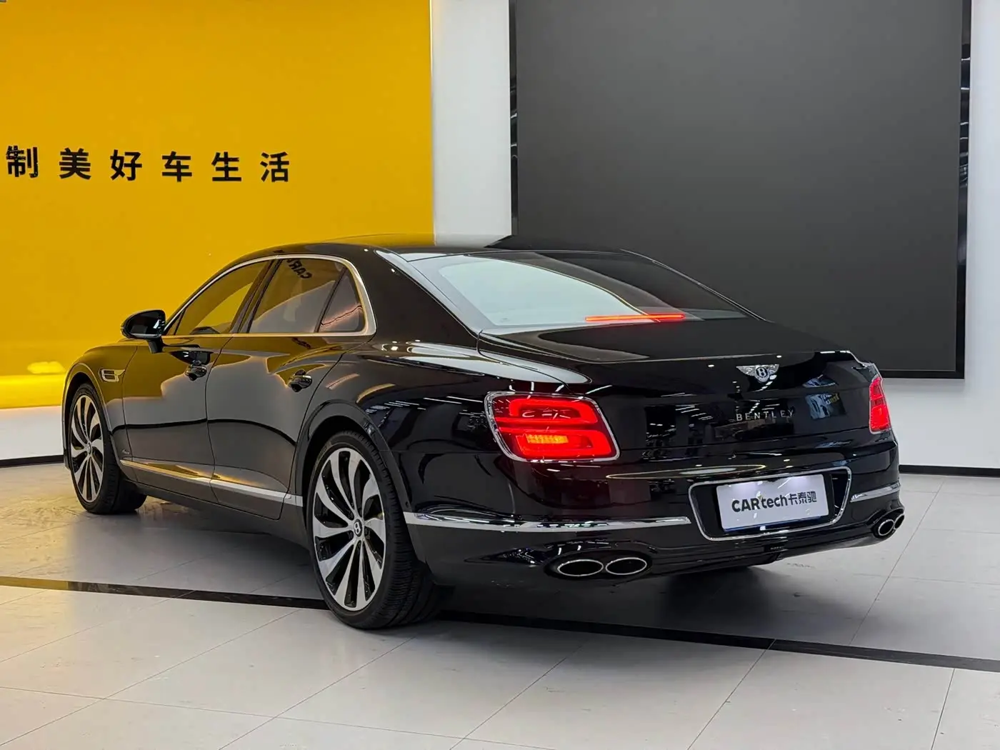 Bentley Flying Spur 2023 — Фото 7/20