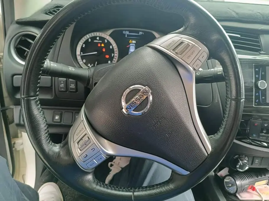 Nissan Terra 2018 — Фото 15/16