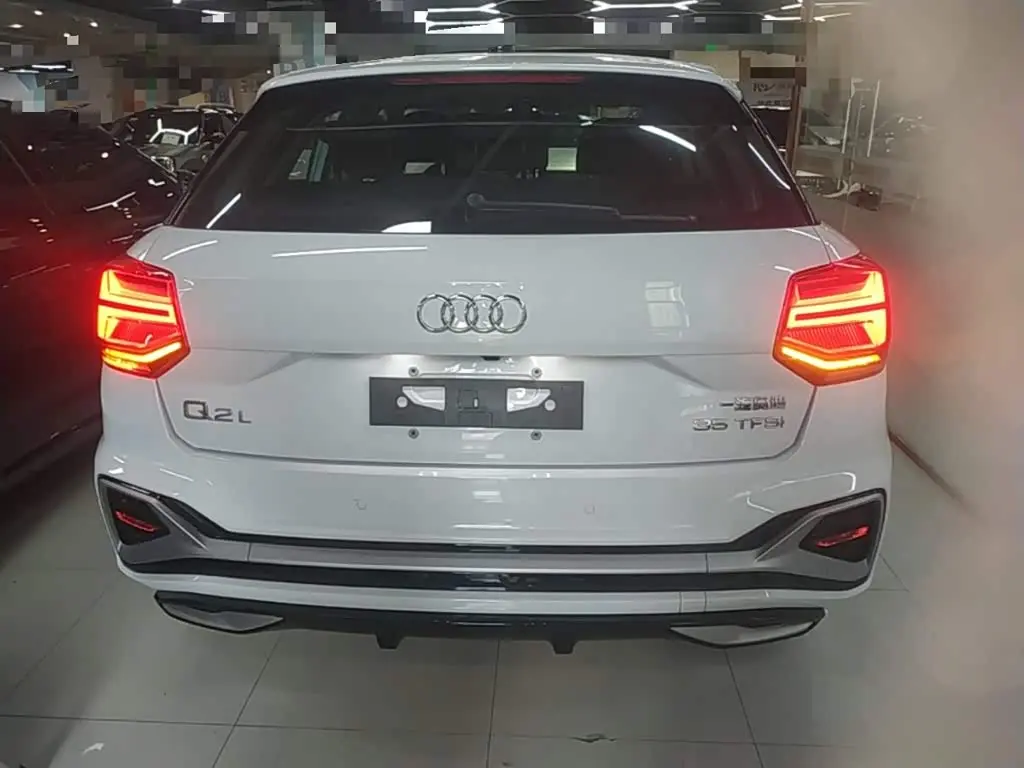 Audi Q2L 2023 — Фото 6/20
