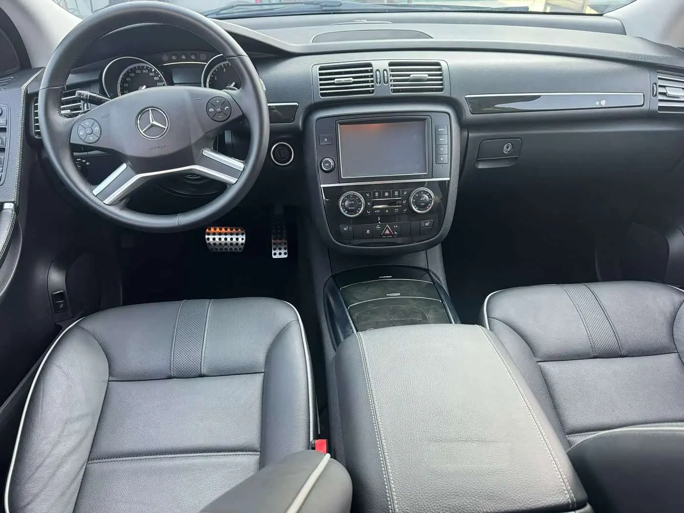 Mercedes-Benz R-Class 2017 — Photo 5/9