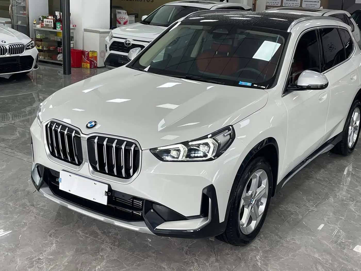 BMW X1 2023 — Фото 16/17