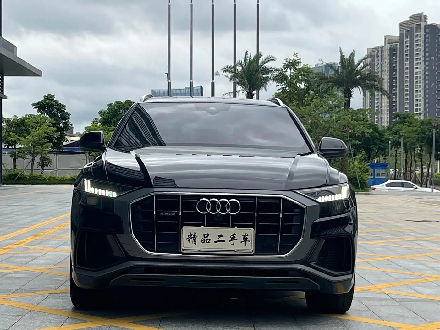 Audi Q8 2021 — Photo 2/15