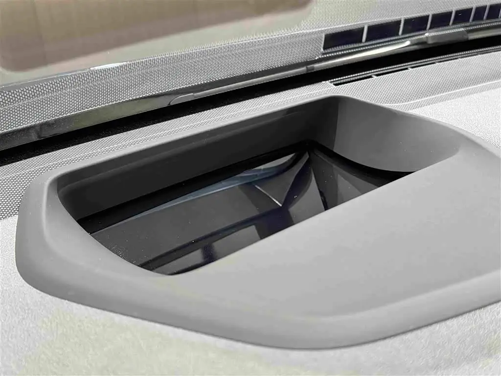 BMW 6 Series GT 2024 — Photo 11/20