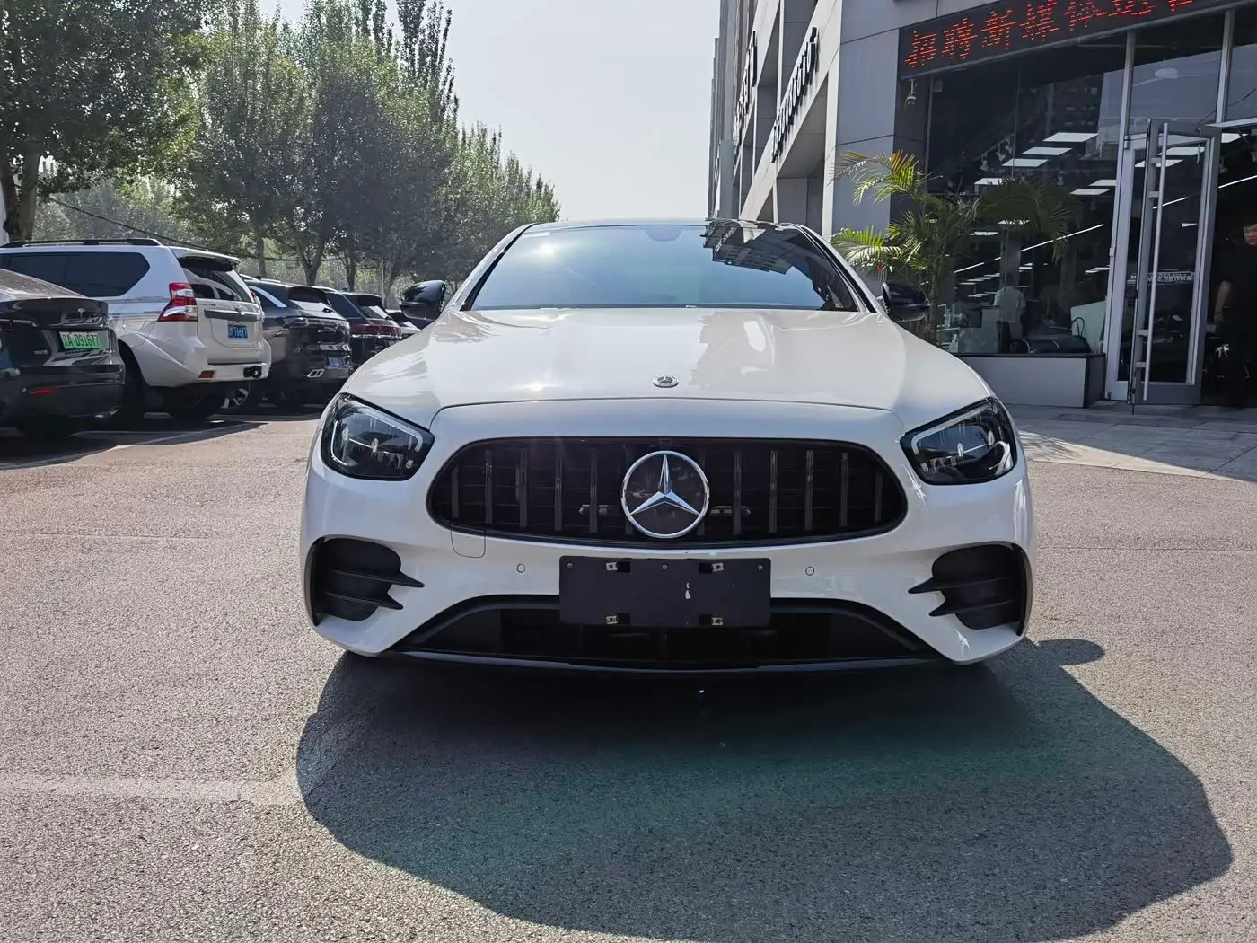 Mercedes-Benz E-Class 2022 — Photo 2/18
